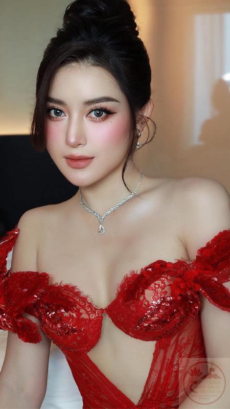 Huyền My bikini