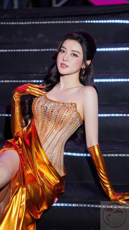 Huyền My bikini