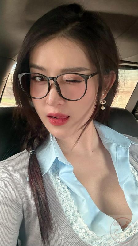 Huyền My bikini