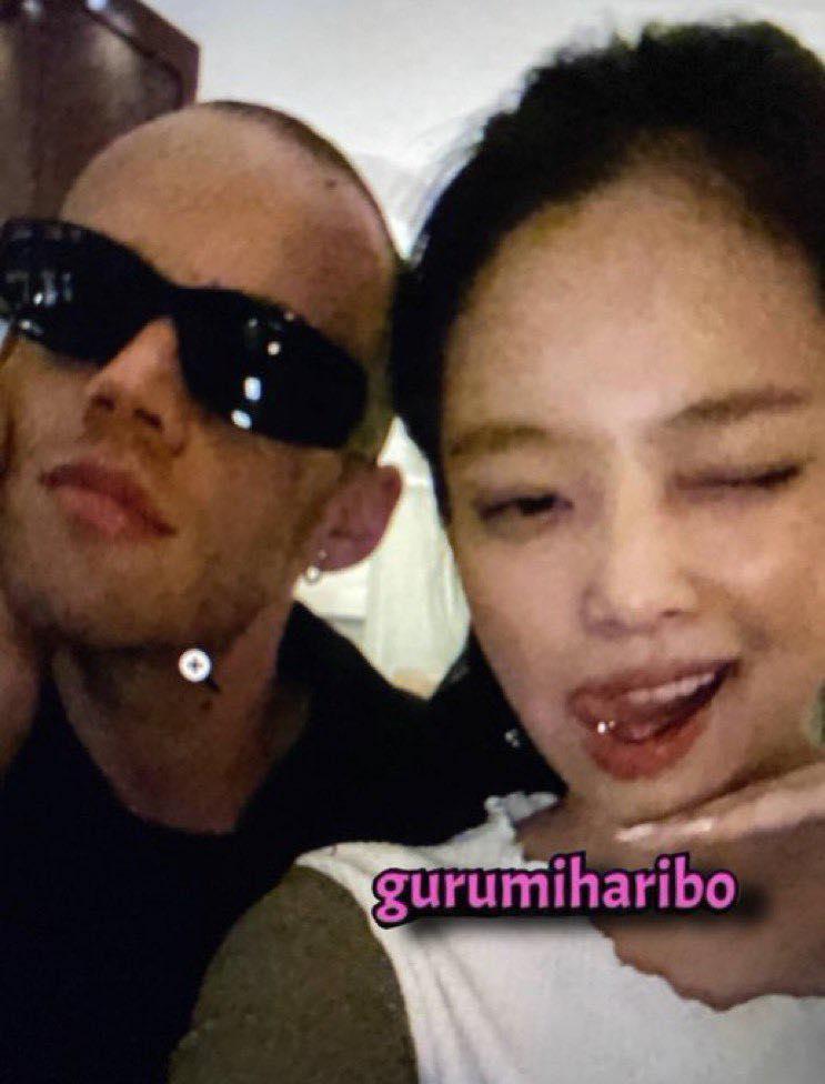 Jennie (BLACKPINK) lại lộ thêm ảnh nhạy cảm, có cả video nhảy sexy-4