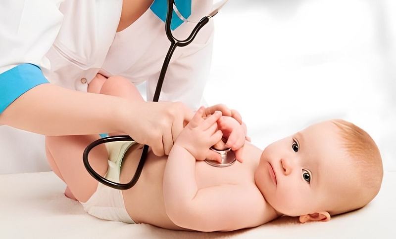 Cha mẹ nên làm gì khi bé sốt 39 độ nhưng vẫn ngủ ngon? Khi nào cần đưa bé đi viện 4