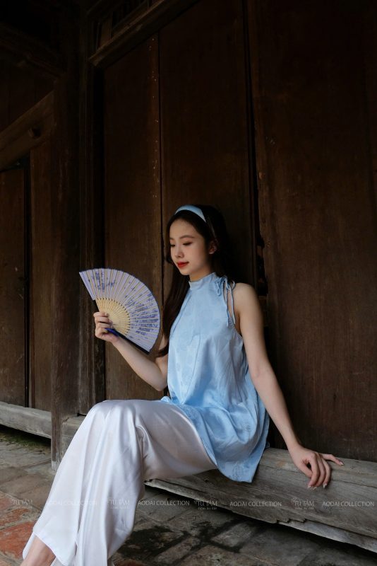 Áo Yếm Sát Nách Lụa Cách Tân Hiện Đại Màu Xanh