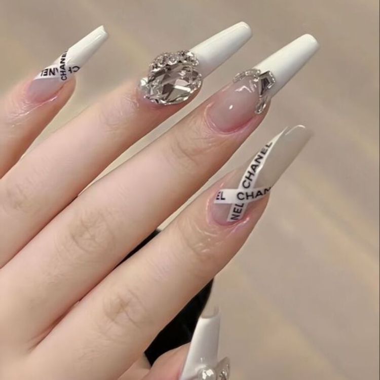 Mẫu nail cô dâu sang chảnh