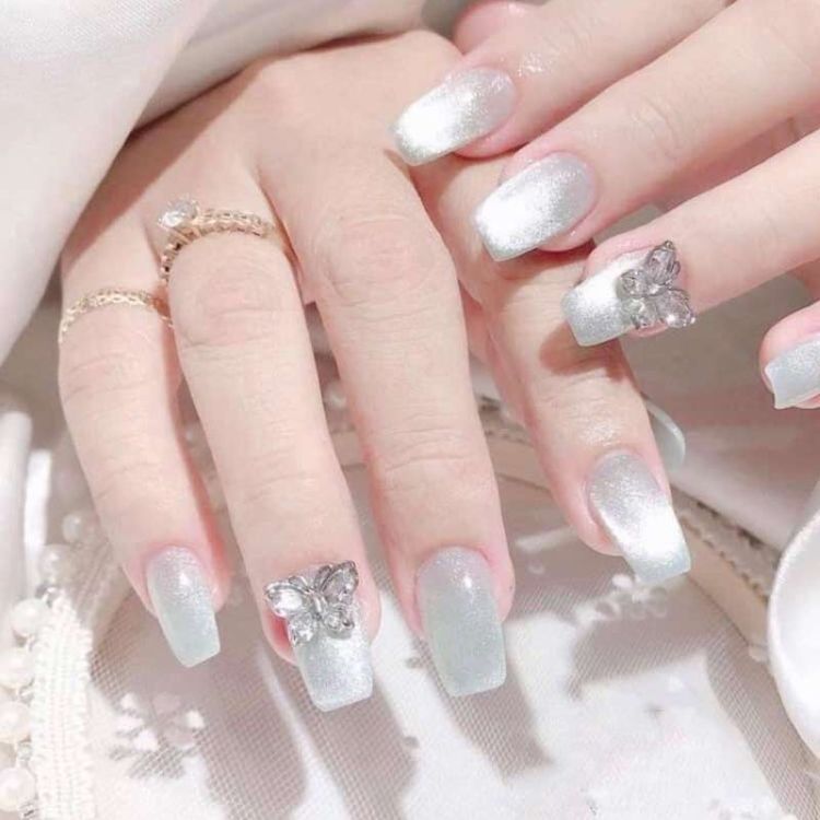 Mẫu móng tay cô dâu đơn giản