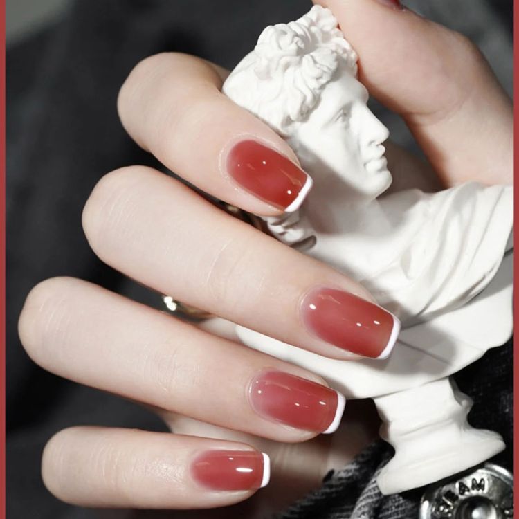 Móng tay màu hồng