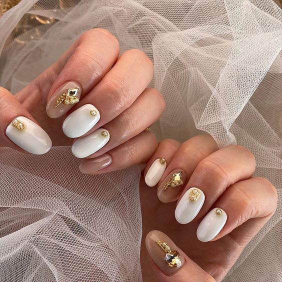 Mẫu nail cô dâu màu trắng sáng tạo