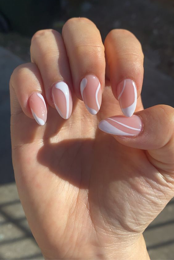 Mẫu nail cô dâu vừa đơn giản vừa nhã nhặn, có phần sang trọng