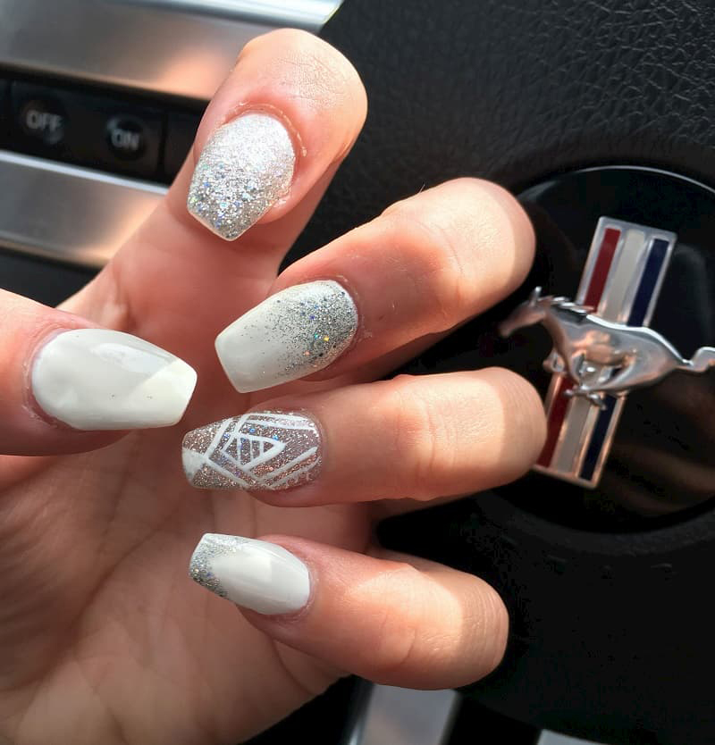 Mẫu nail này phù hợp với mọi làn da