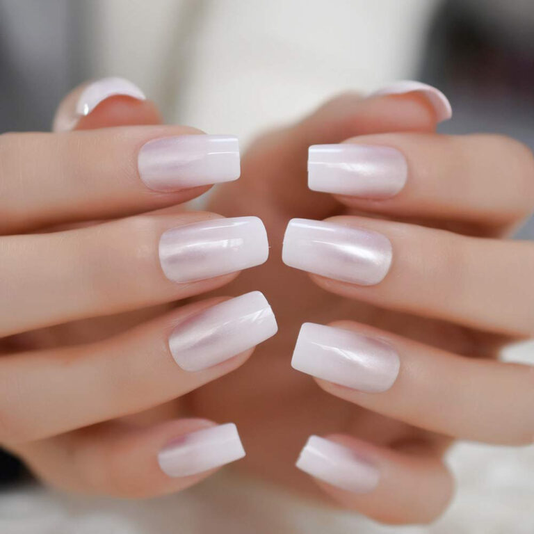 Mẫu nail trắng kim cương thịnh hành