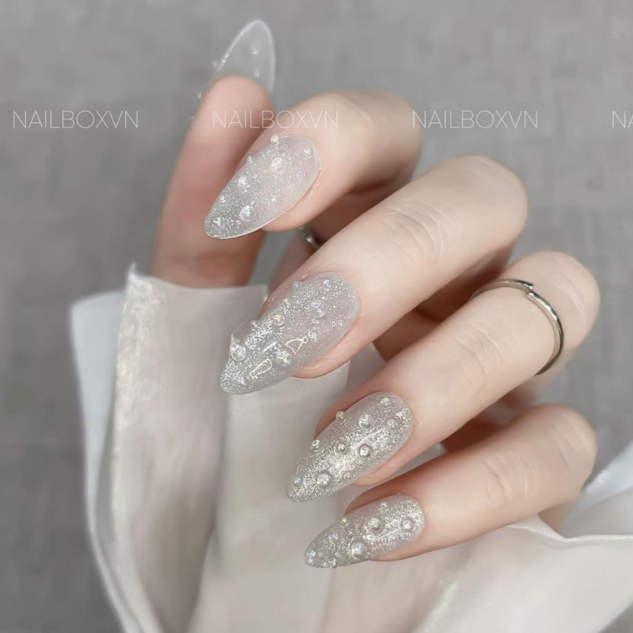 Nail vân đá trắng đen 