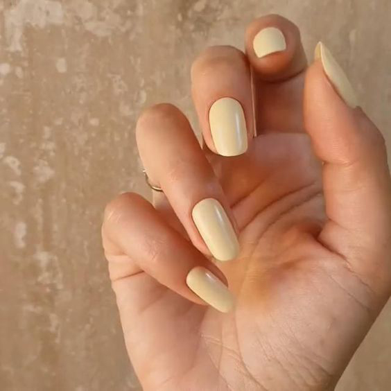 Nail trắng trong đơn giản nhưng cực kỳ thu hút