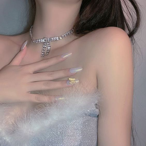 Mẫu nail cô dâu sơn nhũ đầu ngón