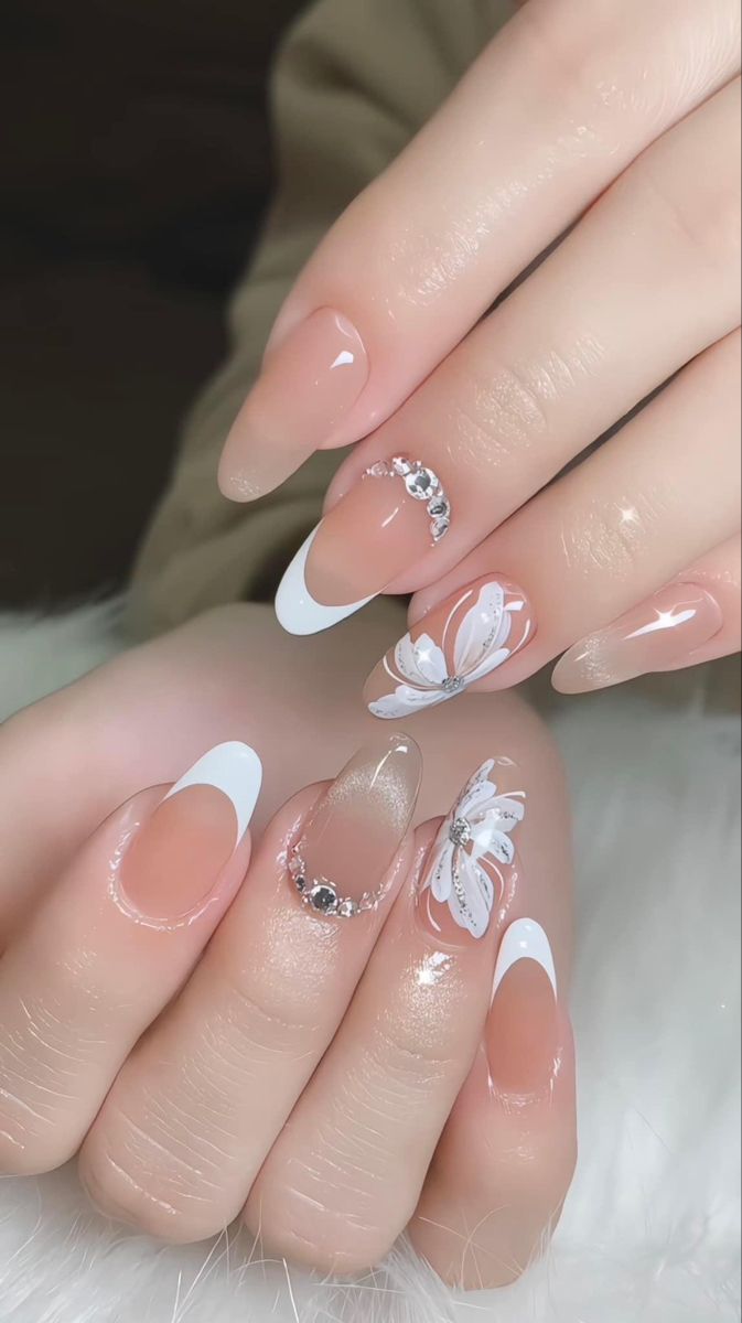 Mẫu nail đẹp cho cô dâu chụp ảnh cưới vẽ hoa tinh xảo 1