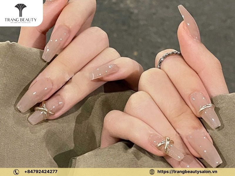 Nail dài vuông màu nude sang trọng