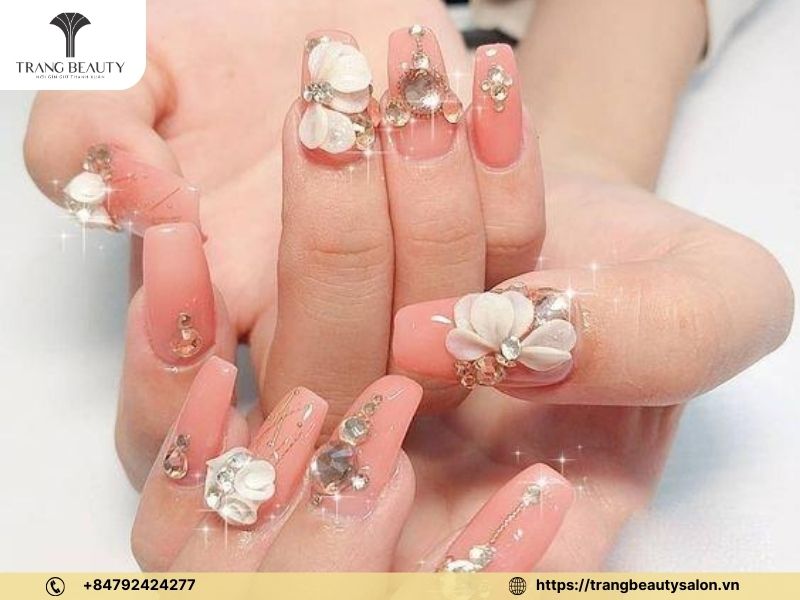 Mẫu nail dài vuông đính đá