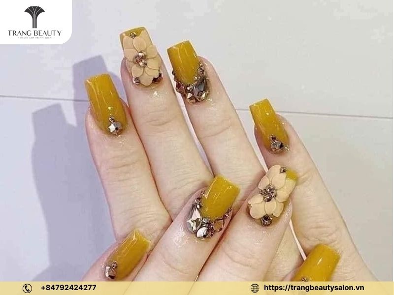 Kiểu móng dài vuông vàng tươi năng động