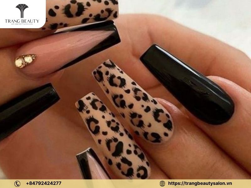 Mẫu nail móng vuông dài họa tiết da báo