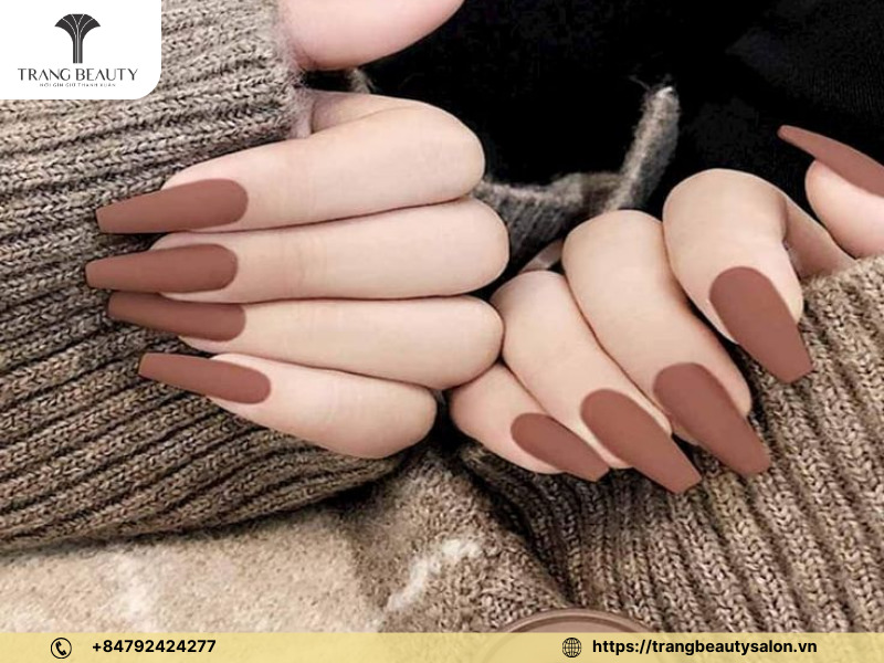 Nail dài vuông màu nâu quý phái