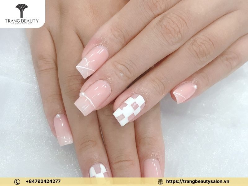 Nail dài vuông màu hồng ngọt ngào