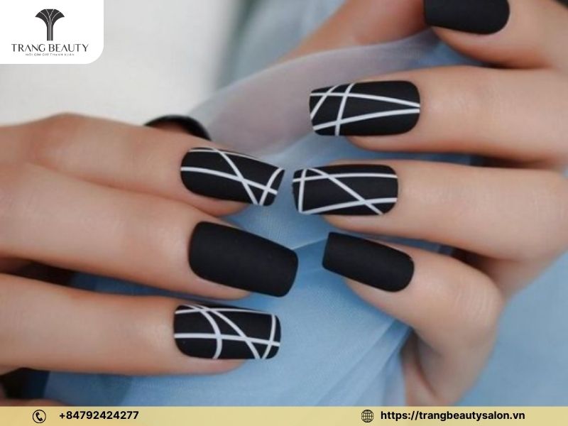 Mẫu nail móng vuông dài họa tiết sọc 