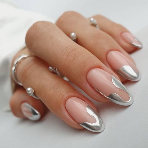 màu nail ánh bạc thời thượng
