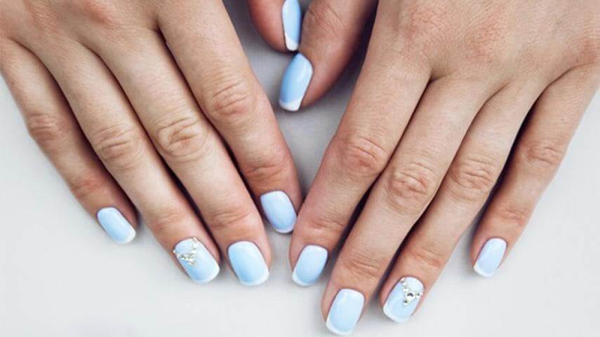 màu nail xanh pastel cho da ngăm
