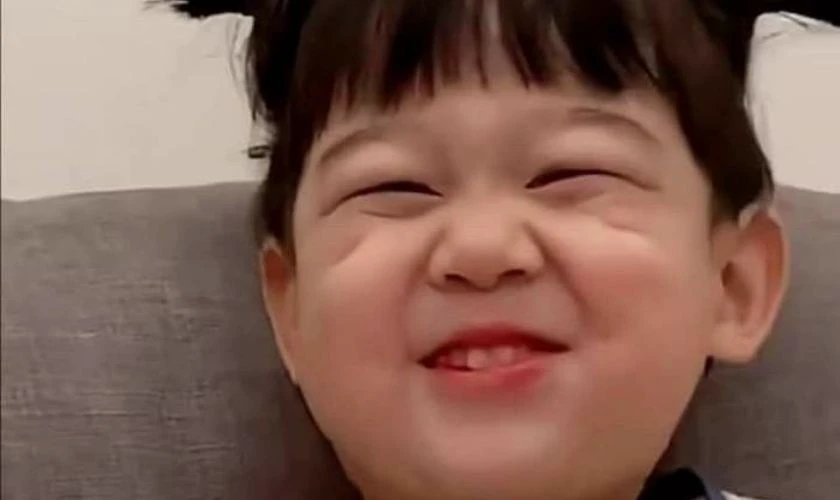 Ảnh meme em bé cười đáng yêu nhất