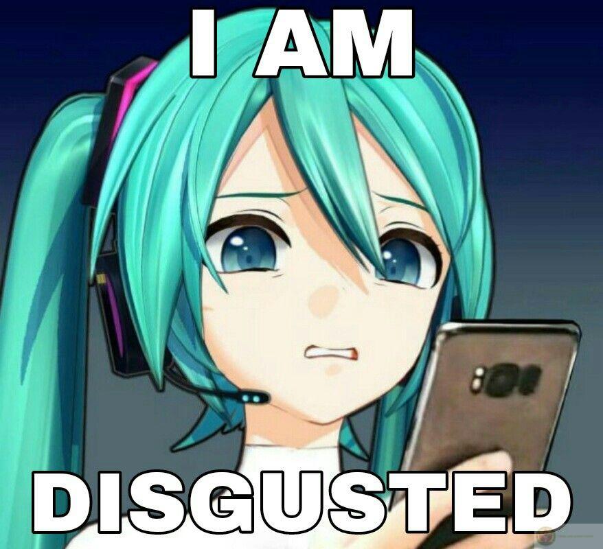 Cười nhếch mép khinh bỉ khiến cho meme trở nên dí dỏm và cực kỳ sinh động