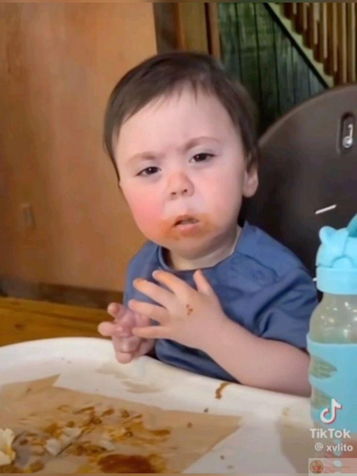 Khinh bỉ meme trở thành lựa chọn hoàn hảo cho những khoảnh khắc chế hài