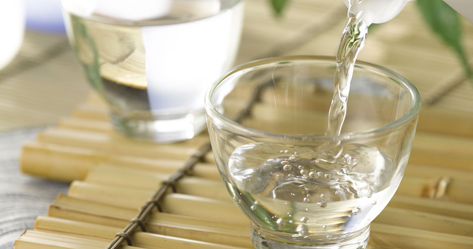 rửa nhựa mít bằng chanh tươi hoặc giấm trắng