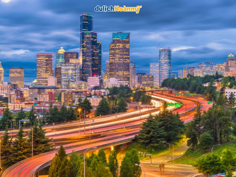 Cảnh quan thành phố về đêm