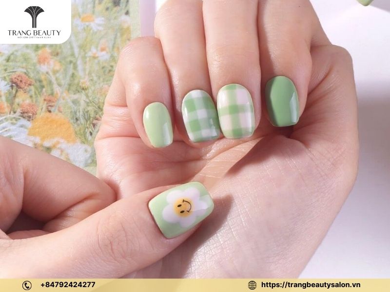 Nail xanh bơ nhạt