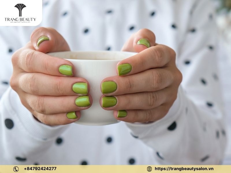 Nail xanh bơ nhạt