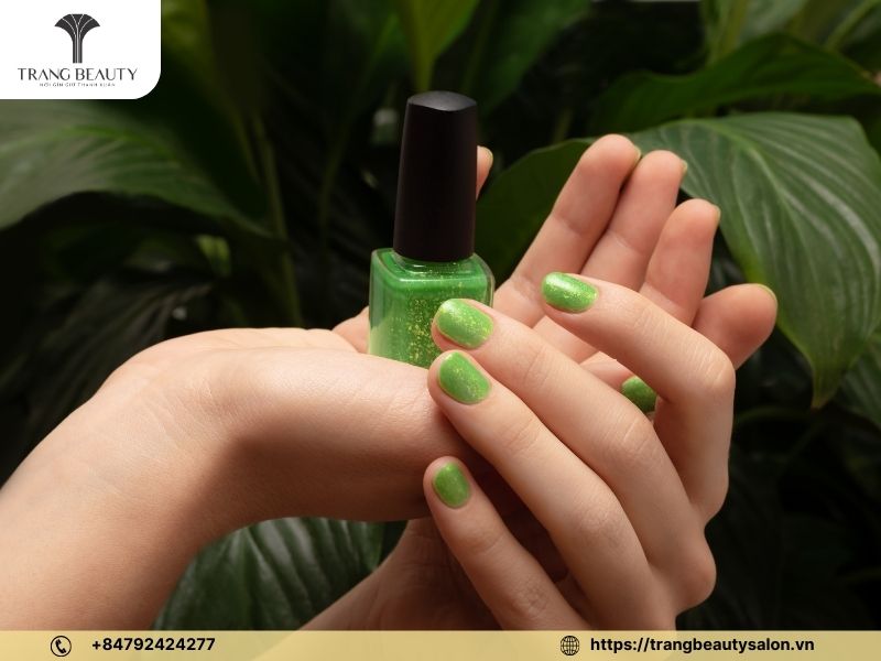Nail xanh bơ hoạ tiết