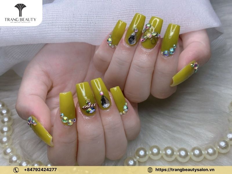 Nail xanh bơ đính đá