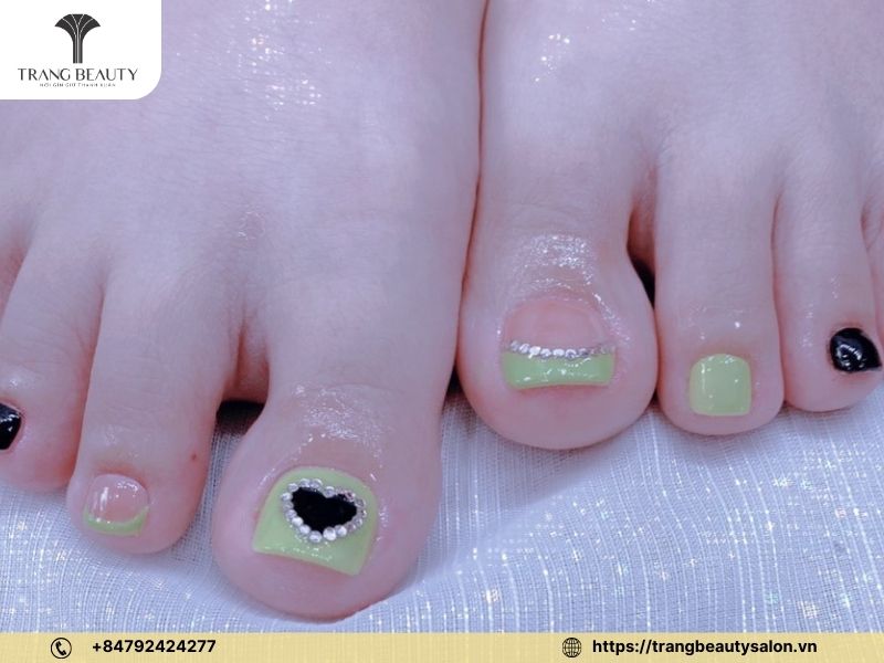 Mẫu nail xanh bơ sơn ombre