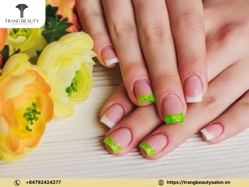 Mẫu nail xanh bơ sơn ombre