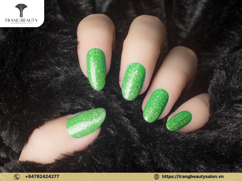 Mẫu nail màu xanh bơ sơn loang