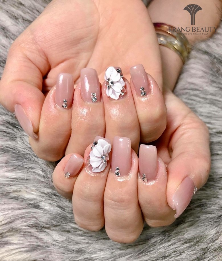 Mẫu nail cô dâu hoa nổi 3D màu trắng mới mẻ