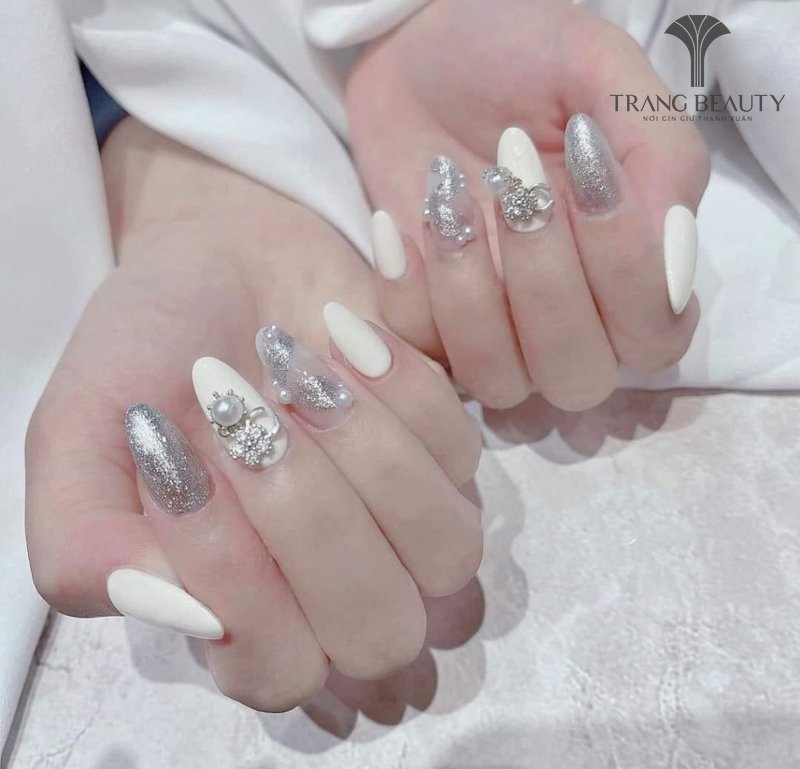 Mẫu nail trắng cô dâu đính đá sang trọng