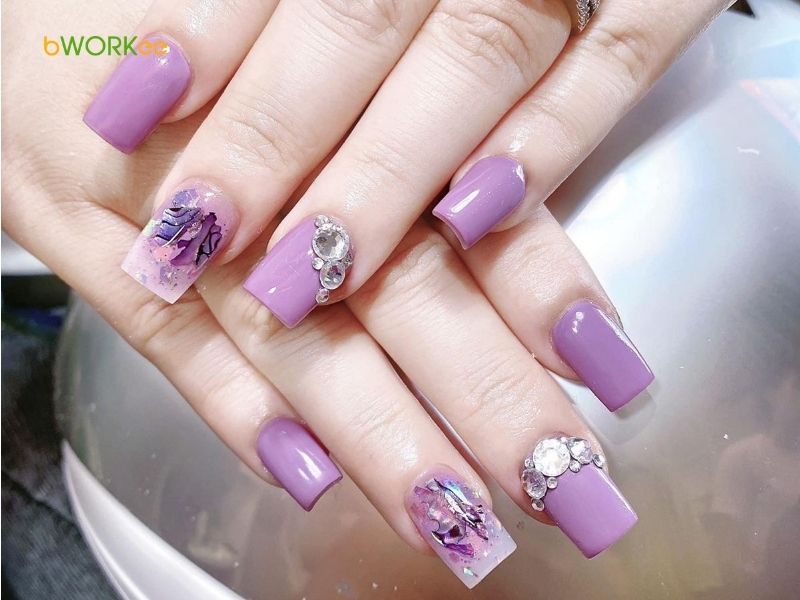 Nail màu tím đính đá