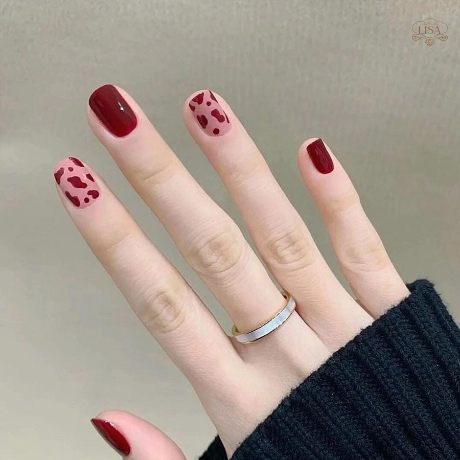 Nail đỏ cổ điển