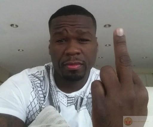 Ảnh ngón giữa vô tri gây ấn tượng mạnh nhờ phong cách hài hước cực sáng tạo