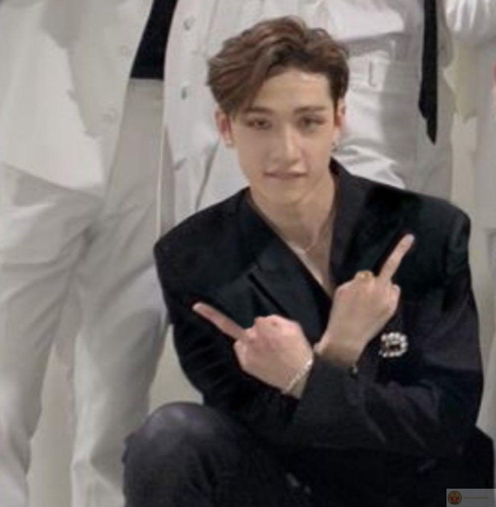 Ngón tay thân thiện meme mang đến cảm giác mới mẻ vui nhộn cho mọi người xem