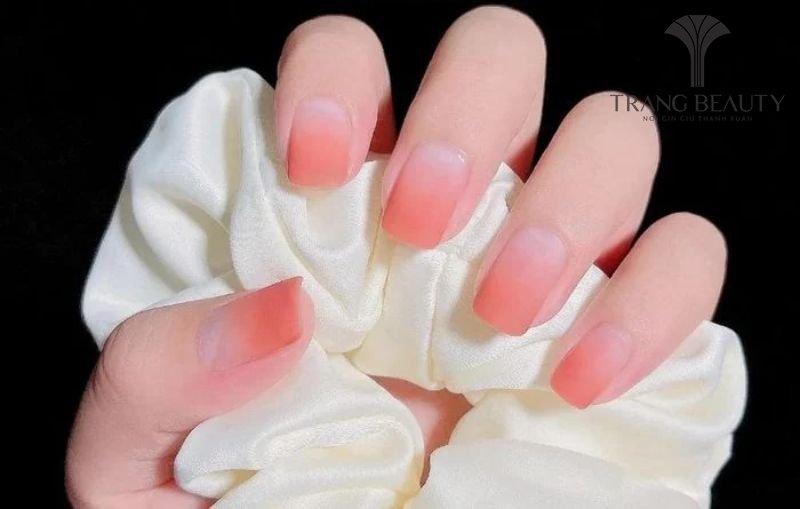 Mẫu nail trơn phối màu hồng độc đáo