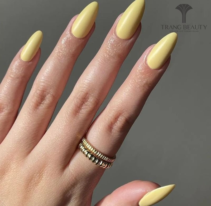 Nail trơn vàng sơn mờ