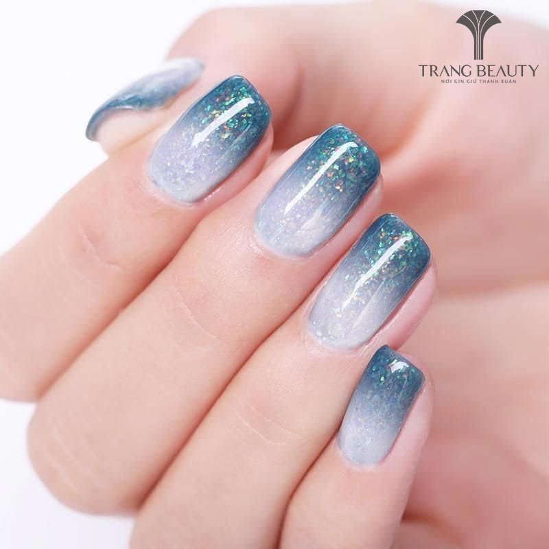 Nail trơn sơn xanh dương quyến rũ