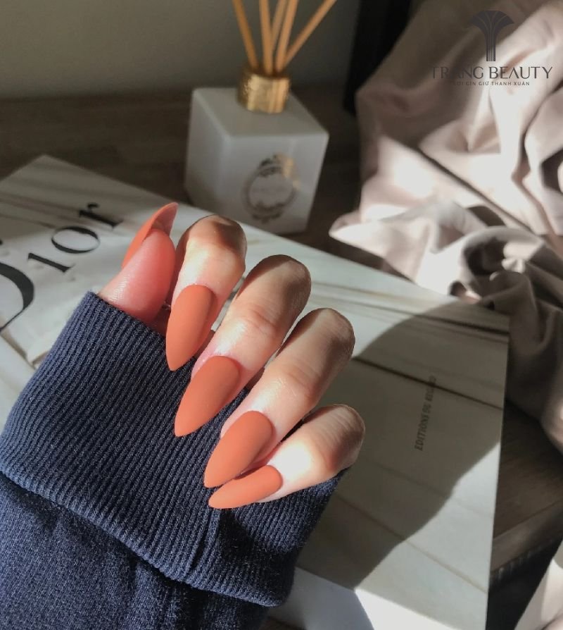 Mẫu nail trơn cam sơn nhám cá tính