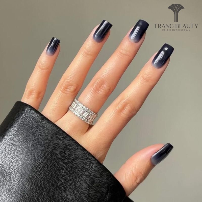 Nail trơn màu đen trơn sang chảnh