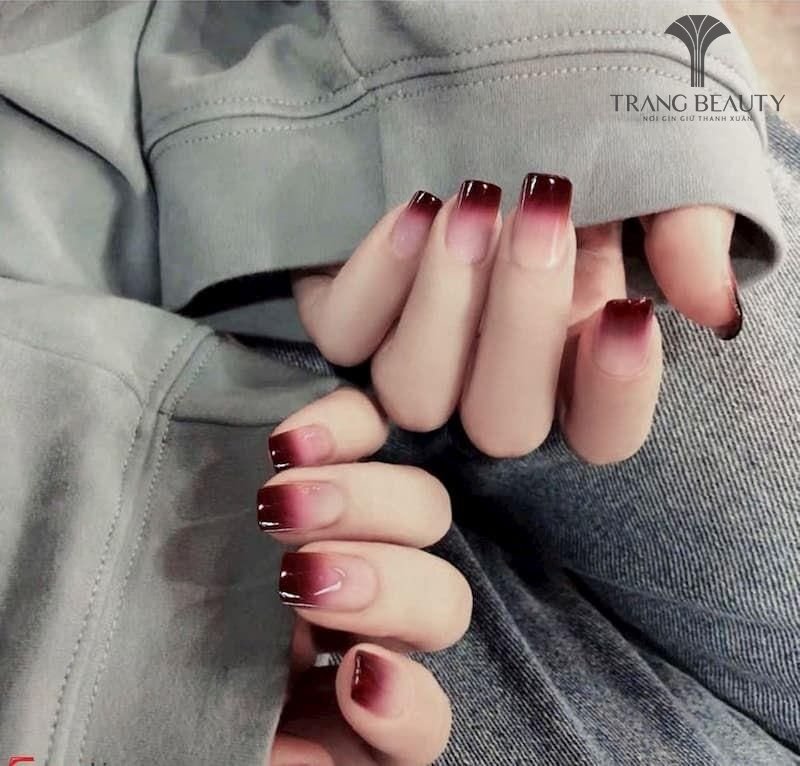 Kiểu nail sơn ombre đỏ hồng